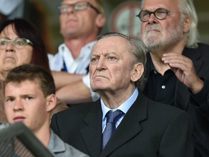 オシム、叙勲受章とサウジ戦に寄せて。「スピーディに、強い規律を持て」＜Number Web＞ photograph by AFLO