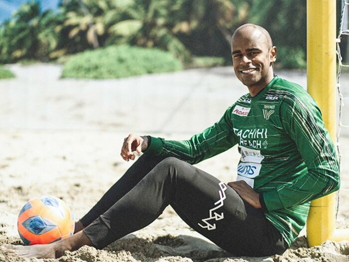 ビーチサッカーW杯MVP茂怜羅オズ。ラモス監督の焼肉、伝道師の危惧。＜Number Web＞ photograph by Yuki Suenaga