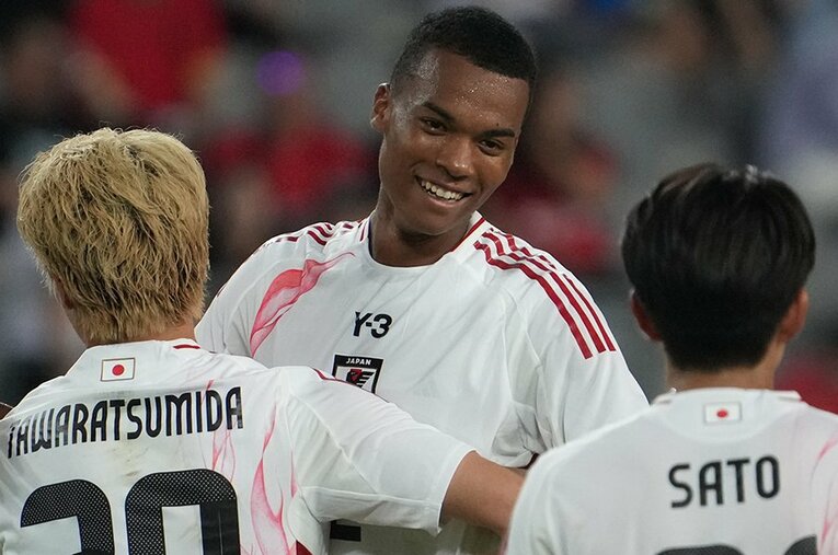 望月ヘンリー海輝は192cmの体格でサイドを務められるというストロングポイントを持つ ／ photograph by Masashi Hara/Getty Images