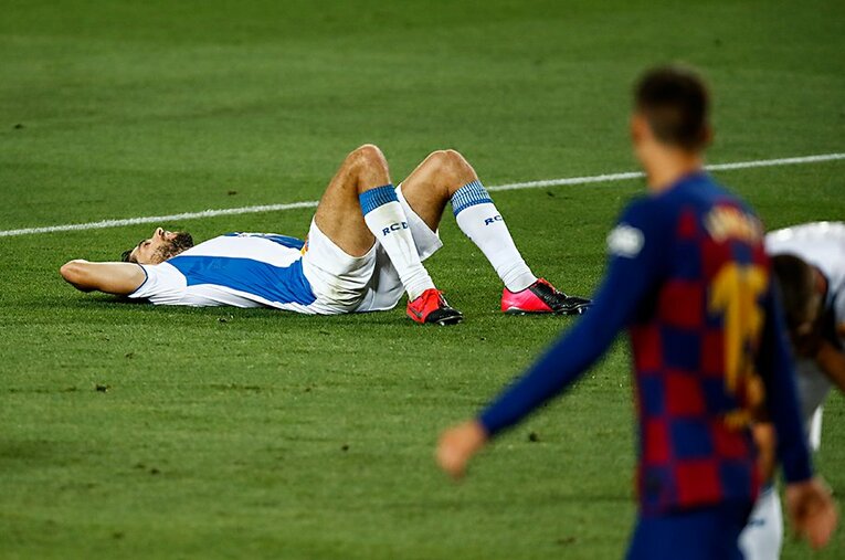 同都市のバルサ相手に2部降格を突き付けられたエスパニョール。1年でのプリメラ復帰を果たせるだろうか。 ／ photograph by Getty Images