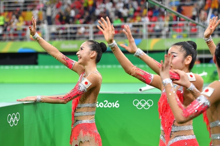 リオ五輪での新体操日本代表チームの演技　©︎JMPA