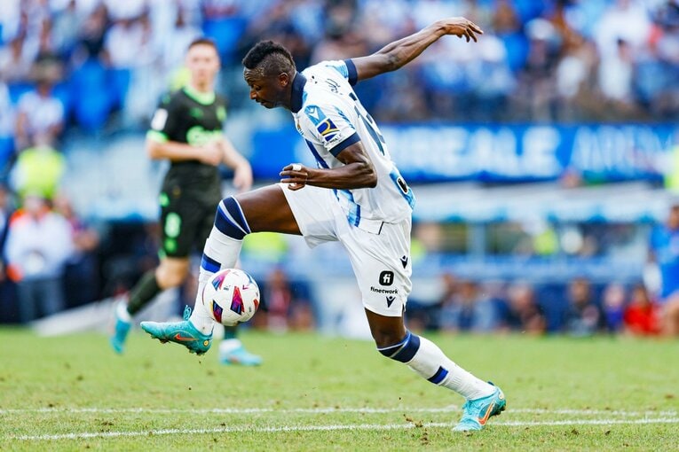 久保建英の“映像では見られない”「開幕ゴールの歓喜→顔を覆ってガッカリ」をカメラマンが撮った「ソシエダが勝ち切るためには久保の…」(20)