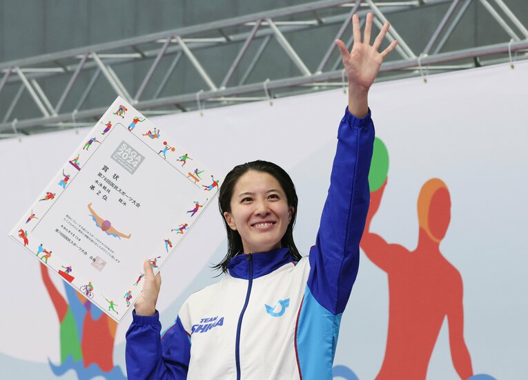 現役ラストレースとなった国民スポーツ大会の表彰式 ©︎JIJI PRESS