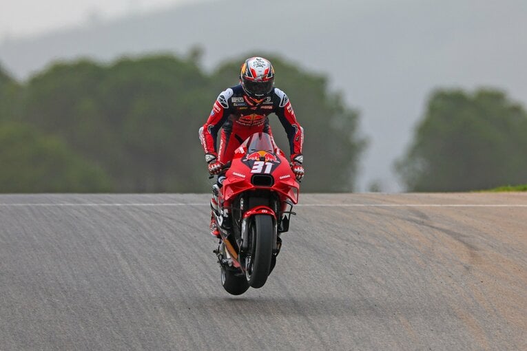 ドゥカティ勢に負けないスピードを持つアコスタの走り　©Satoshi Endo