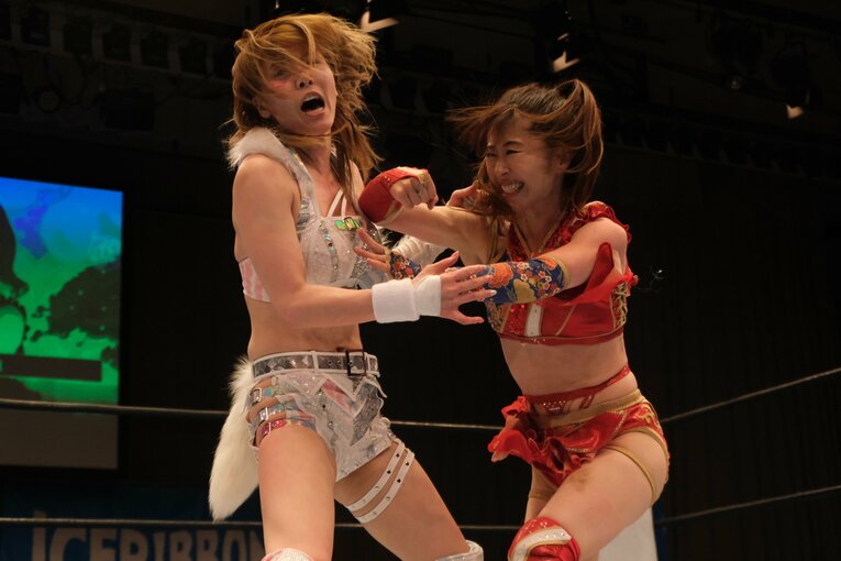 「燃え尽き症候群」から岩谷麻優が迎えた“キャリアで一番のピーク”…右ヒジ脱臼まで続いた藤本つかさとの“最高峰の女子プロレス”(31)