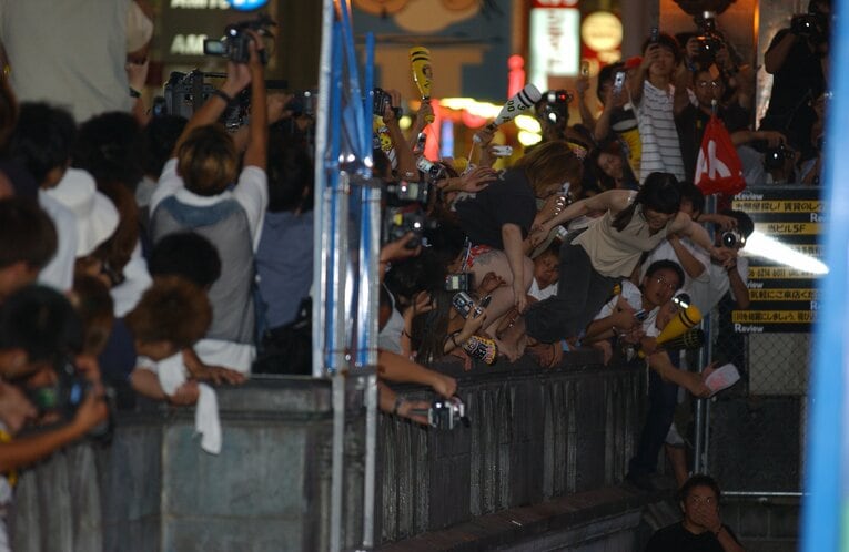 03年阪神優勝の夜。道頓堀が大変なことに　©︎BUNGEI SHUNJU