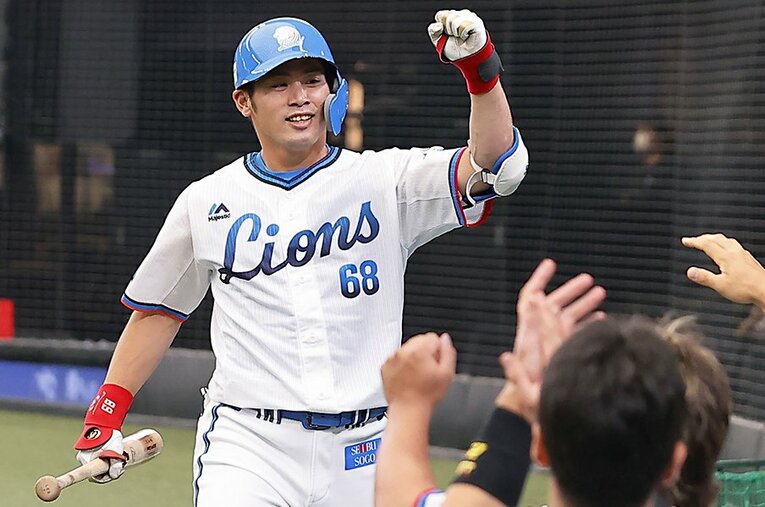 ルーキー若林楽人の故障もあり、チャンスを得た岸潤一郎。6月13日中日戦では先頭打者ホームランを放った ／ photograph by KYODO