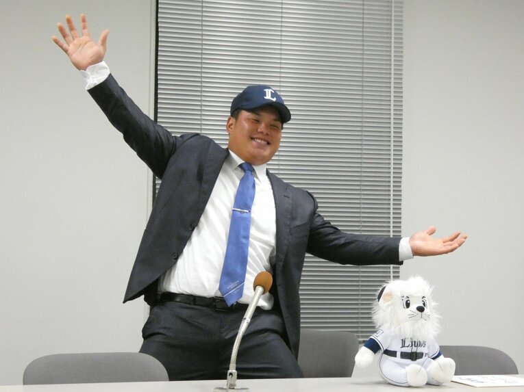 写真は桐蔭横浜大から初のドラ1となった渡部健人。昨年のドラフトで西武から繰り上げ1位指名を受けた。渡部も高校時代に甲子園出場経験はない　©Sankei Shimbun