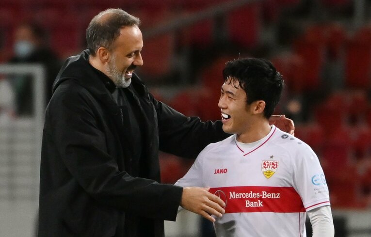 マタラッツォ監督と遠藤 ©Getty Images