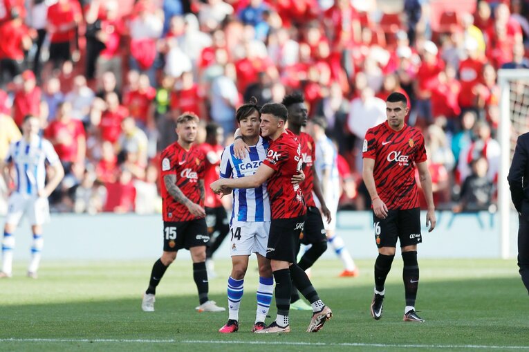 「クボは好きだよ。いつか…」古巣少年ファンが愛する久保建英21歳「マジョルカ帰還で大拍手→元戦友とハグ」を撮って感じたこと(32)