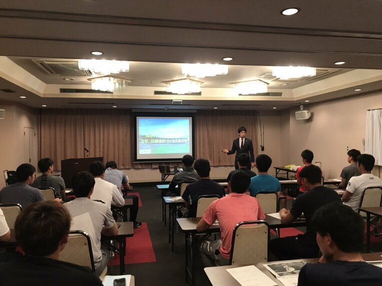 ヤクルトスワローズでの講演会の様子　（奥村さん提供）