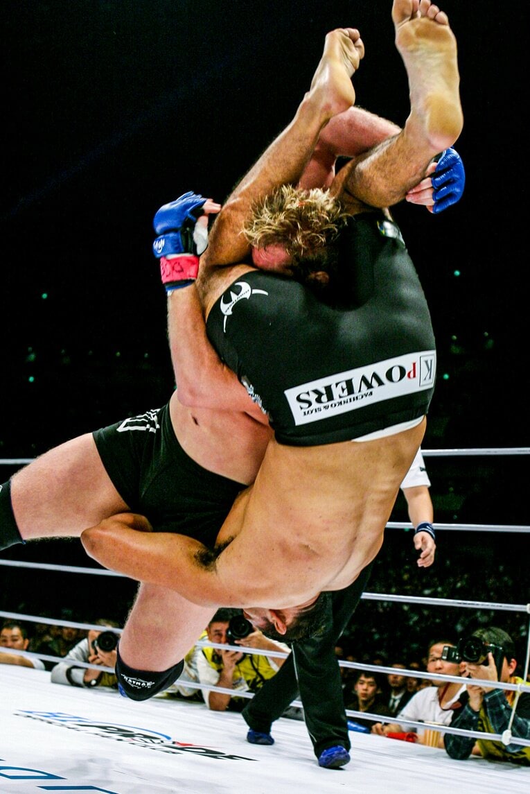 MMAの試合でプロレス技のデスバレーボムを披露したジョシュ