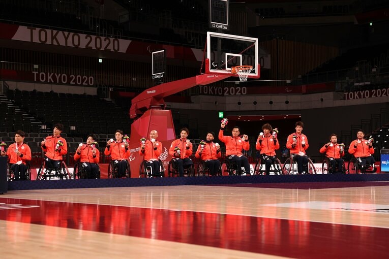 銀メダルを獲得した東京パラリンピック（左端が豊島、その隣が鳥海） ©Getty Images