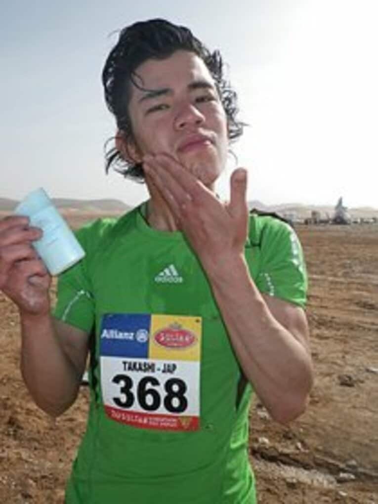 体臭防止にはならないが、日焼け止めを塗りたくる