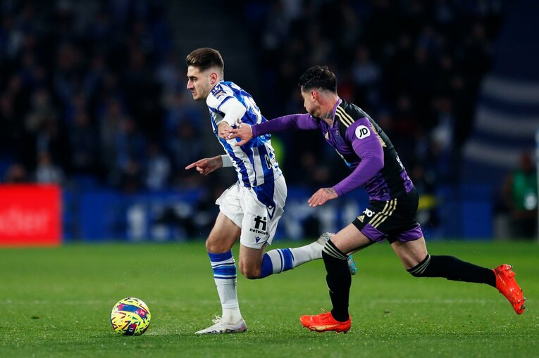 「TAKEユニの日本人ファンが増えた気が」久保建英MOMも“代えが利かない状態”を現地撮影…ソシエダは狂う歯車を直せるか(12)