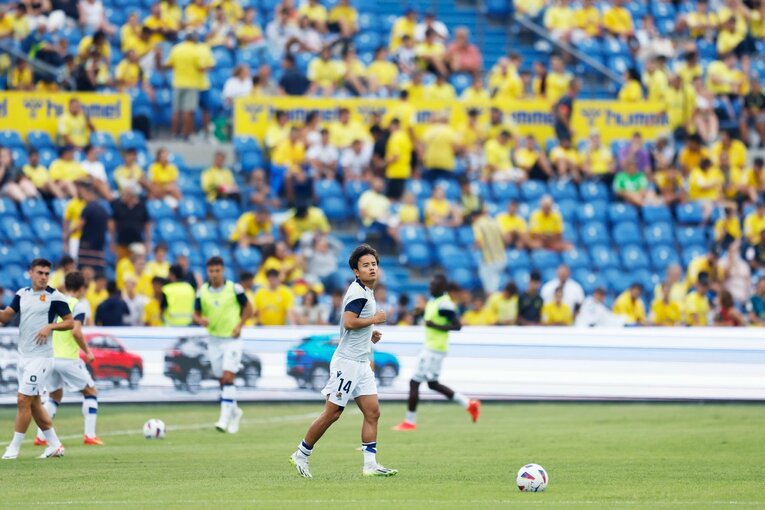 3戦連続MVP久保建英が「ユニ引っ張られても突破」気になる右足テーピングとシルバ引退の影響…“タケの配信に映らない表情”を撮った(3)