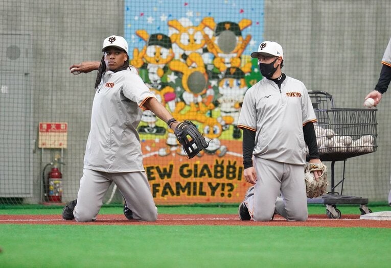 「亀井塾」で日々指導を受けるウォーカー。亀井コーチにとっても稀有な体験だろう　©Sankei Shimbum