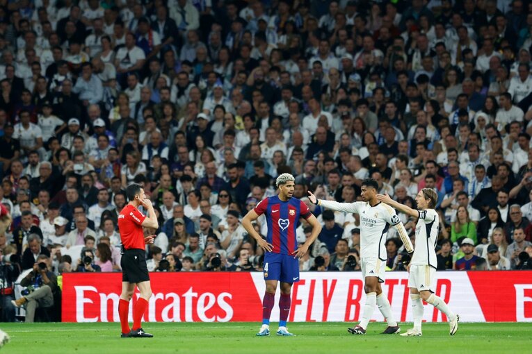 チャビ続投決定バルサ「238億円の16歳」ヤマルもスゴいが「チャンピオン！」異常すぎるマドリーの勝負強さ…クラシコをカメラマンは観た(19)