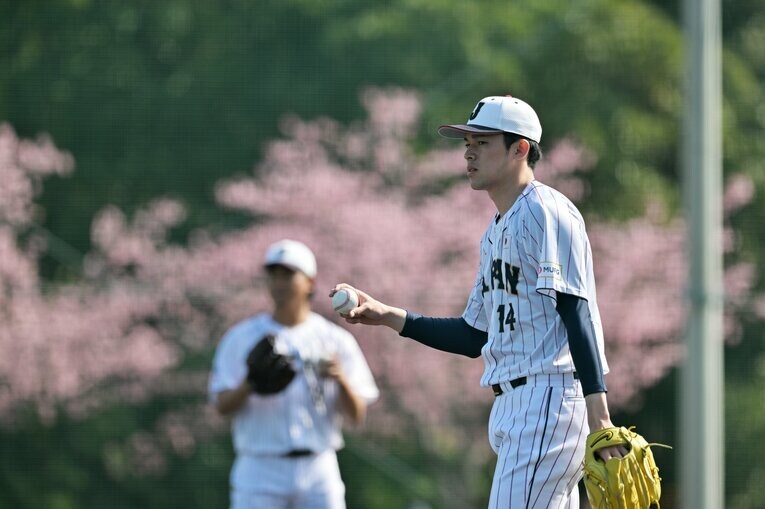 キャンプ初日にキャッチボールを行なった佐々木朗希　©︎Hideki Sugiyama
