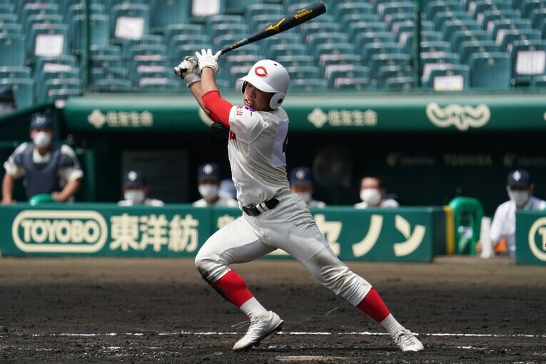 豪快なバッティングを見せる大仲。4試合すべてで安打を記録した　©︎Hideki Sugiyama