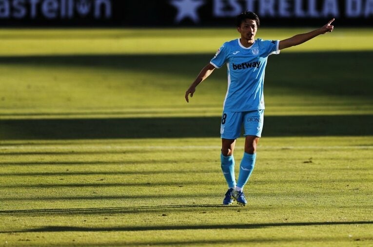 柴崎岳が闘うリーガのリアル　雨ざらしの客席、無観客も住宅屋上で観戦…新着写真を見る(5)