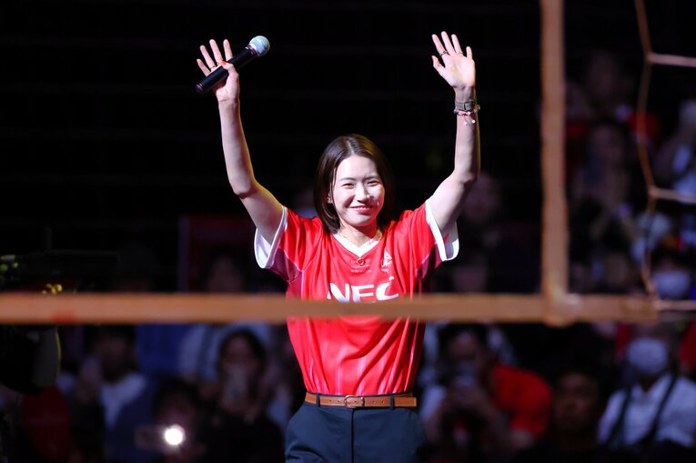 2024年8月に現役引退した古賀紗理那さん。写真は同年10月の引退セレモニーの様子　©︎Naoki Nishimura/AFLO SPORT