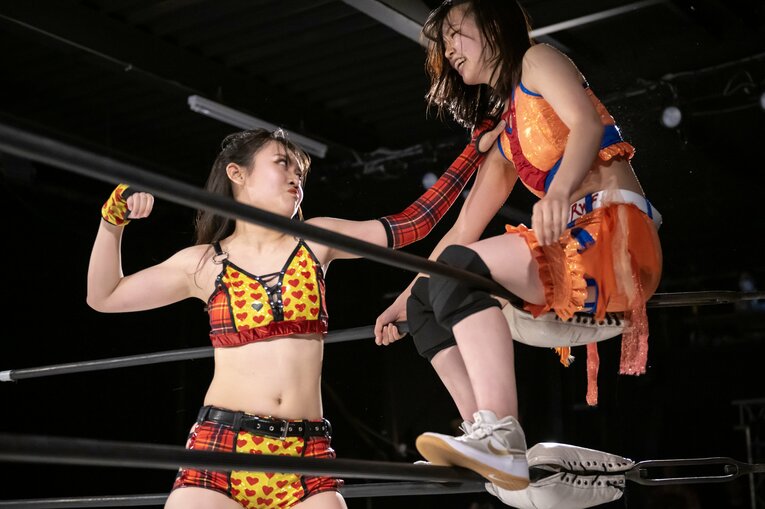 「ぶりっ子キャラだし、なにこの子って（笑）」慶應大、異例の“学生アイドルレスラー”はいかに生まれたか？ 無村架純が引退後に明かした本音(39)