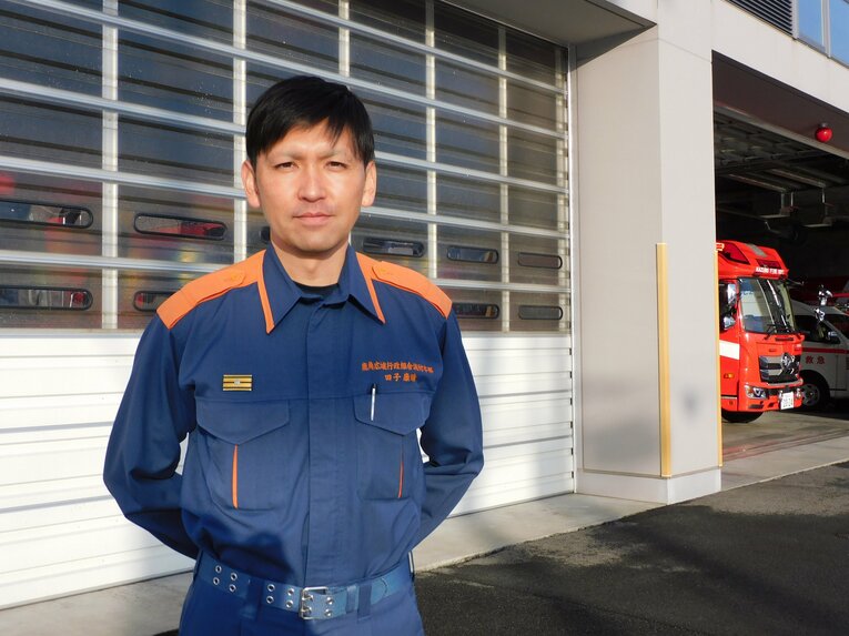 現在は消防司令補として故郷を守る　©︎Haruka Sato