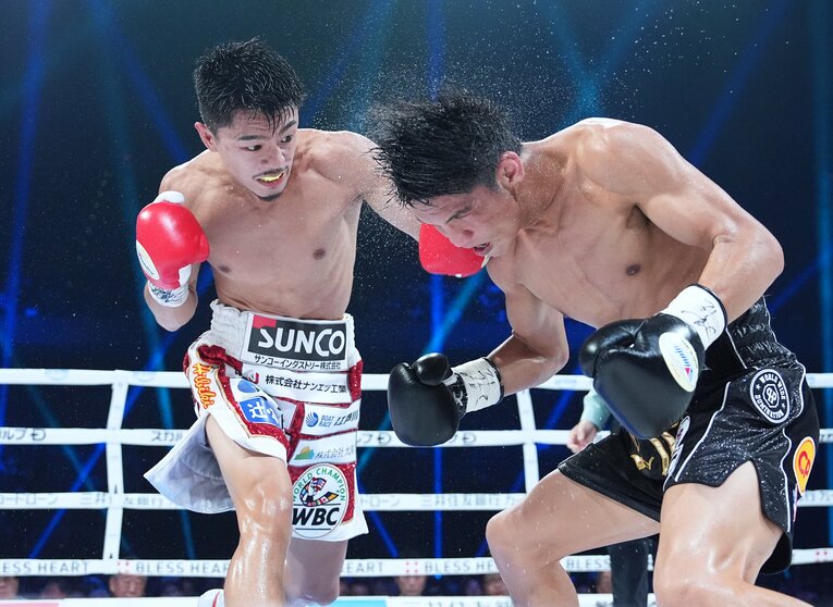 6ラウンドで中谷の左がペッチの顔面をとらえた瞬間　©︎Naoki Fukuda
