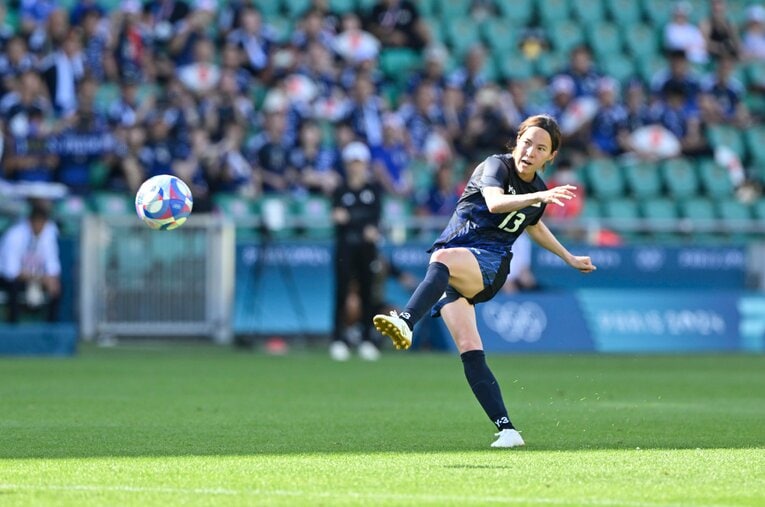 ナイジェリア戦、北川ひかるのFK弾のち長谷川らと大喜び（全6枚中の3枚目） ©Takuya Nakachi/JMPA