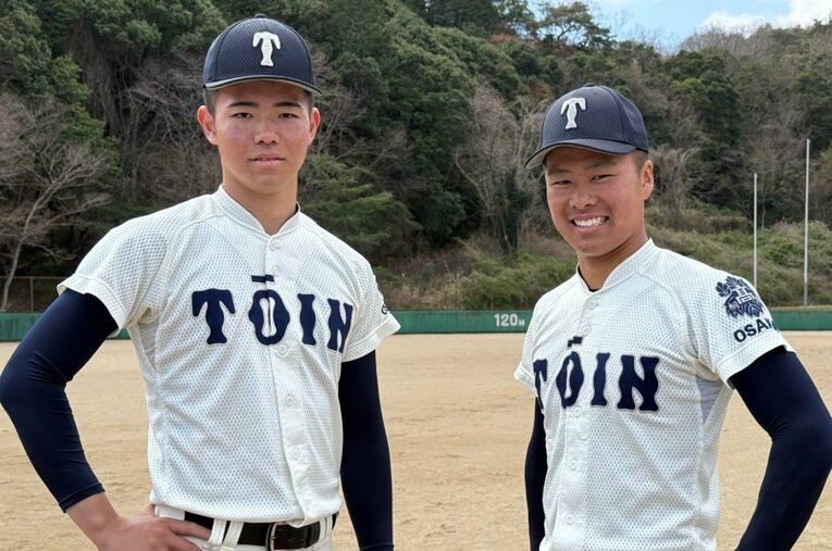 大阪桐蔭エースの森陽樹（左）、主将の中野大虎　©Yuji Yanagawa