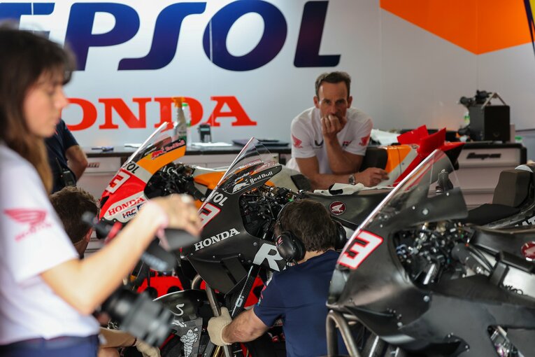 マレーシアテストでのピットの光景　©Satoshi Endo