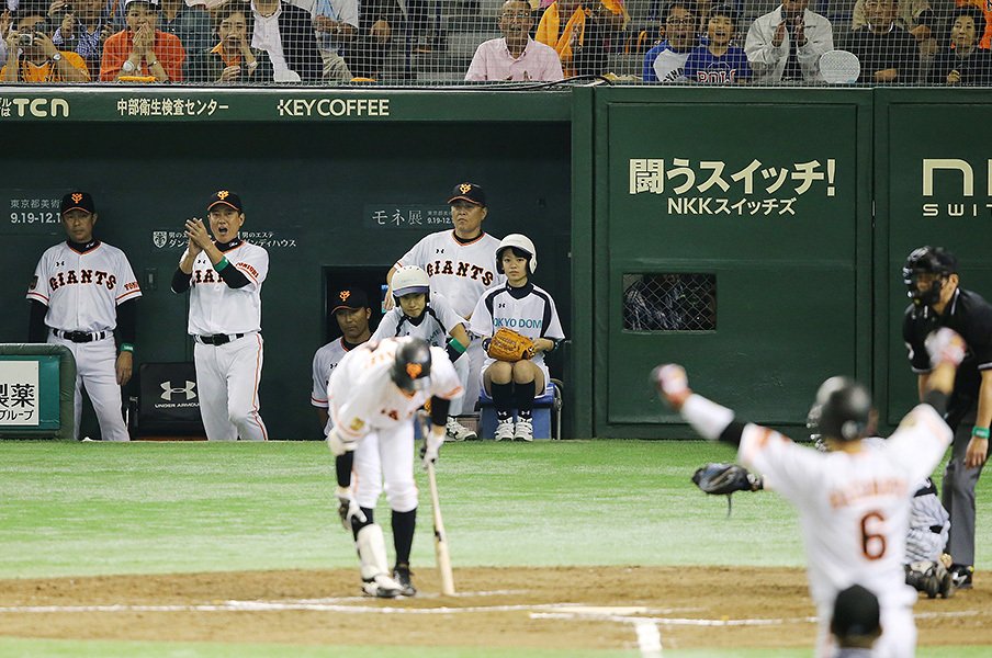 巨人を支える控え選手の充実度。CSに見る原監督のマネジメント力。<Number Web> photograph by NIKKAN SPORTS