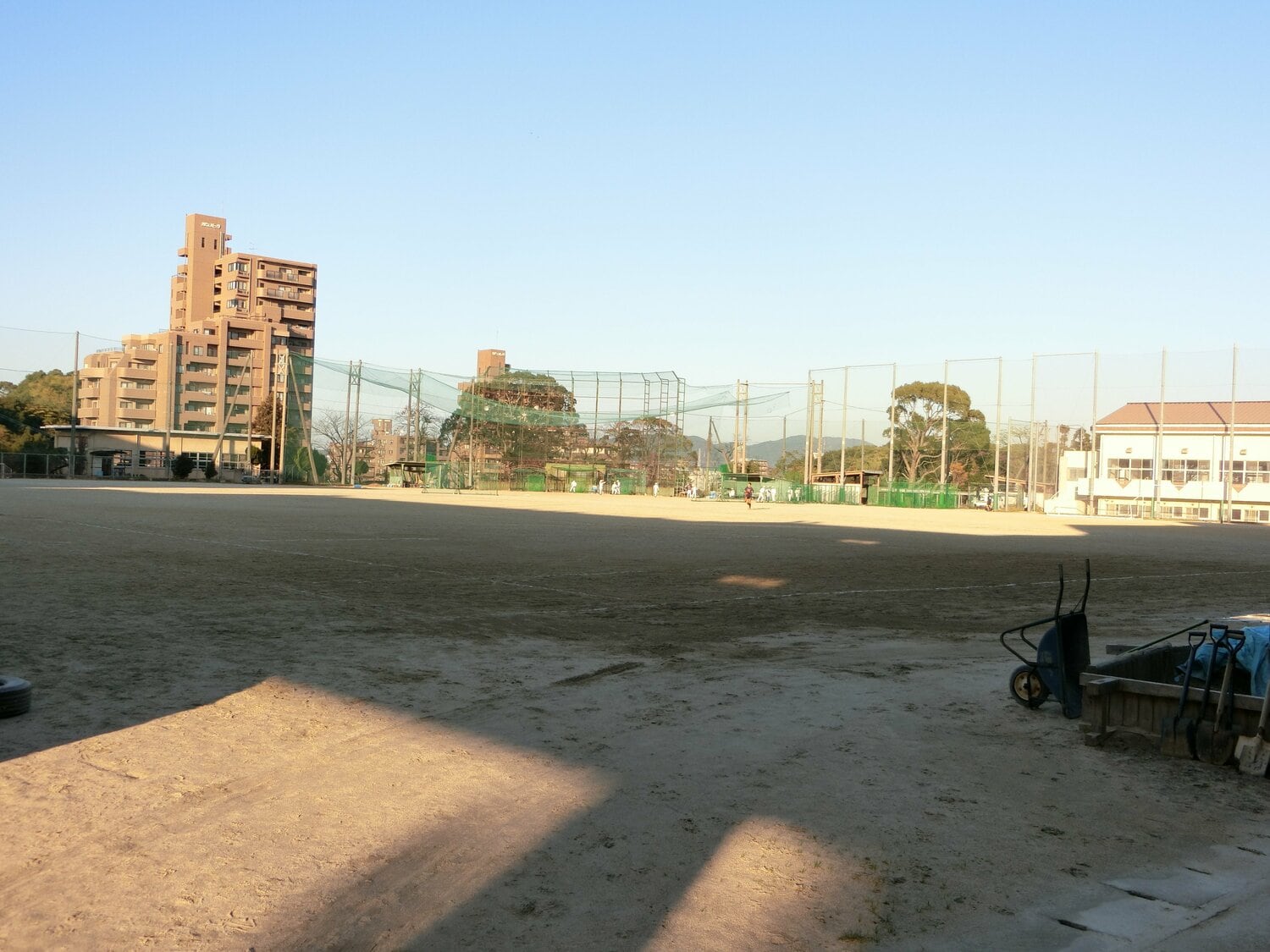 東筑高校のグラウンド。野球部に専用グラウンドはなく、他部と共用だ ©Yuki Kashimoto