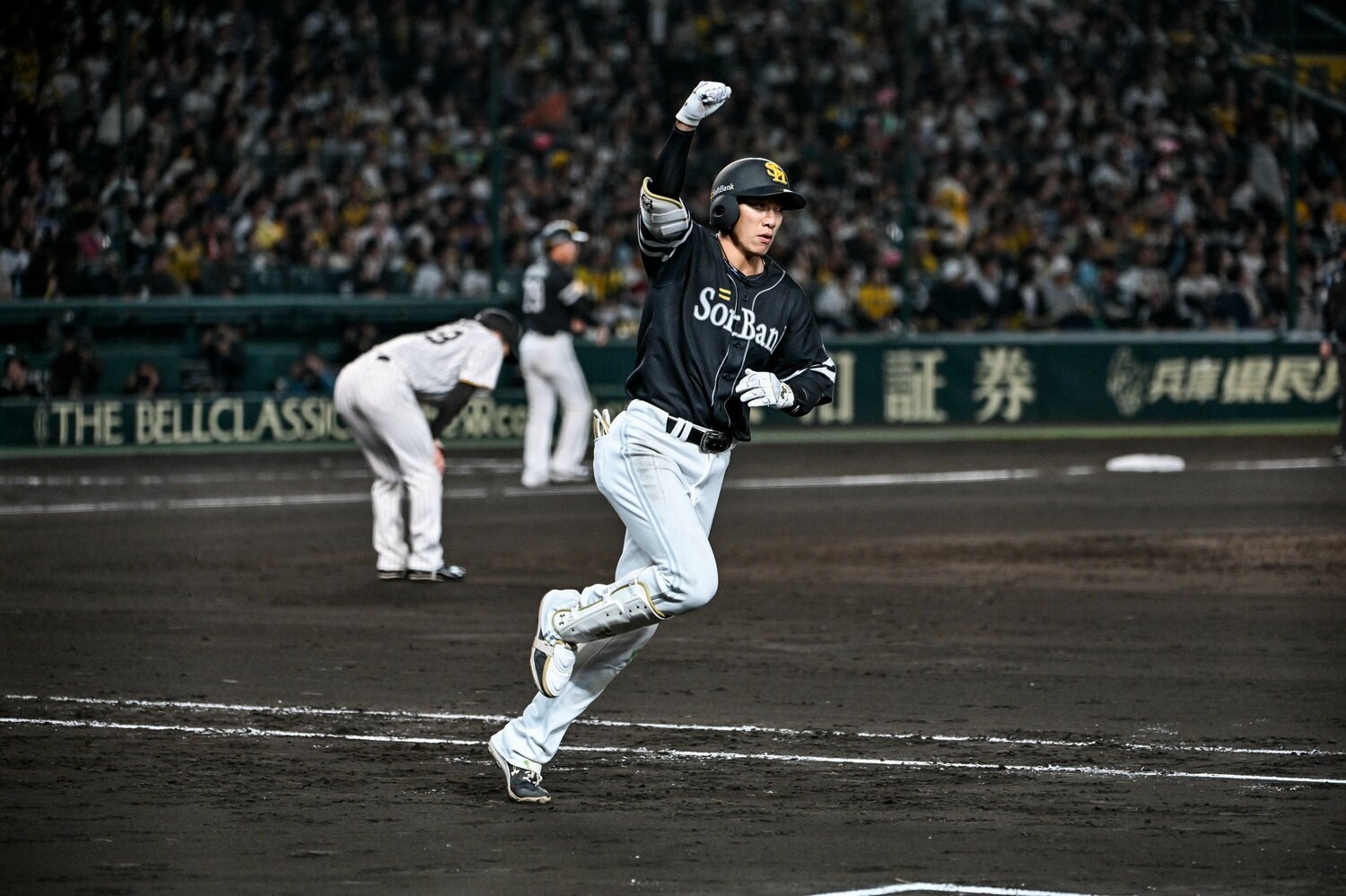 8回に石井から値千金の2点本塁打を放った柳田悠岐 ©️Nanae Suzuki