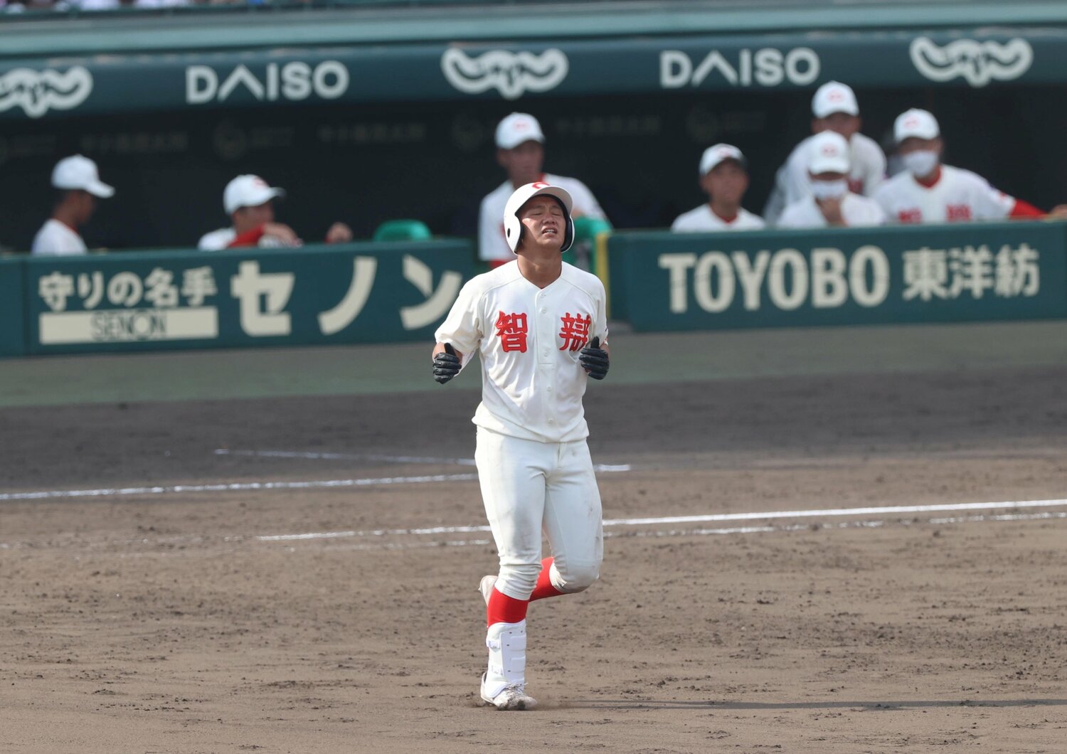 最後の打者となった智弁和歌山・岡西佑弥（3年）。主将らしく国学院栃木の健闘を称えた　©︎Sankei Shimbun