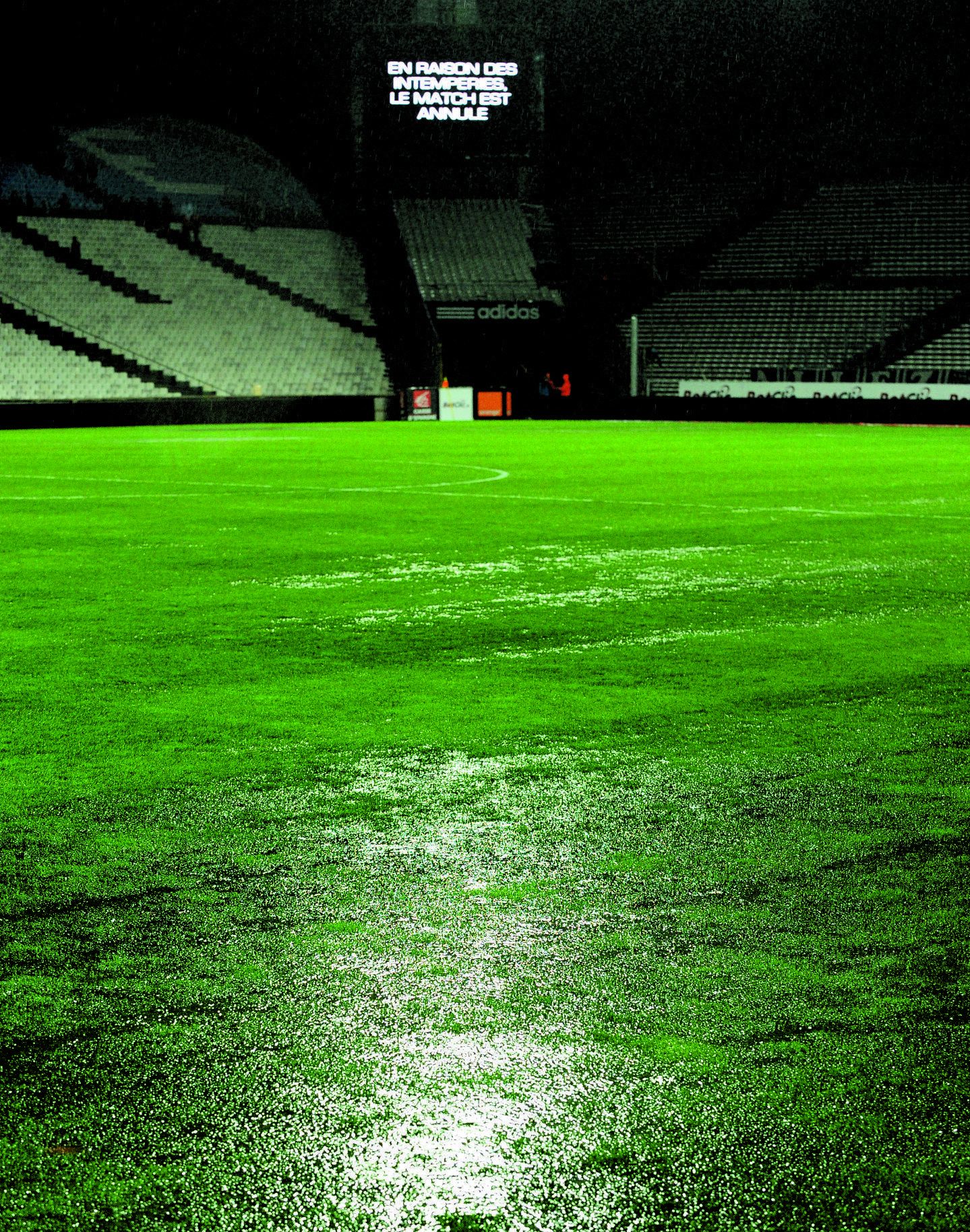 局地的な豪雨により、試合が延期になる事態が欧州で現実に起き、しかもそれは増加傾向にある
