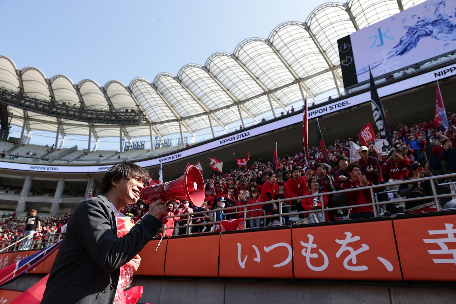 今年4月にカシマスタジアムで引退を発表した本山。7月から鹿島アントラーズのアカデミーにスカウトに就任した　©︎J.LEAGUE
