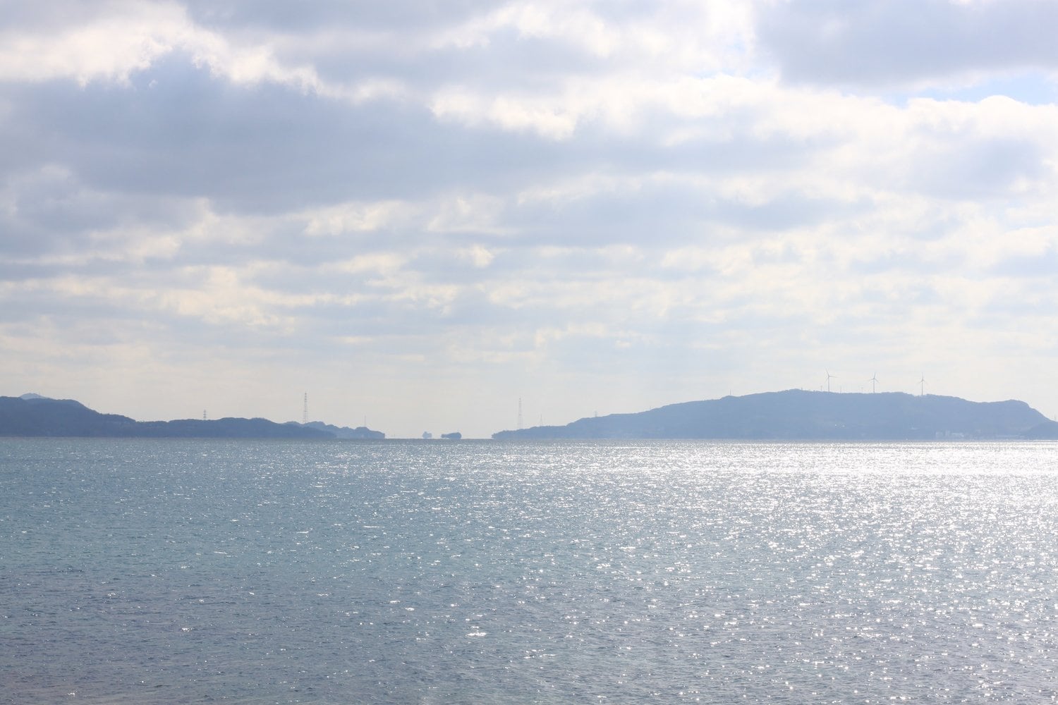 道路一つを挟んで、校舎の目の前に広がる景色