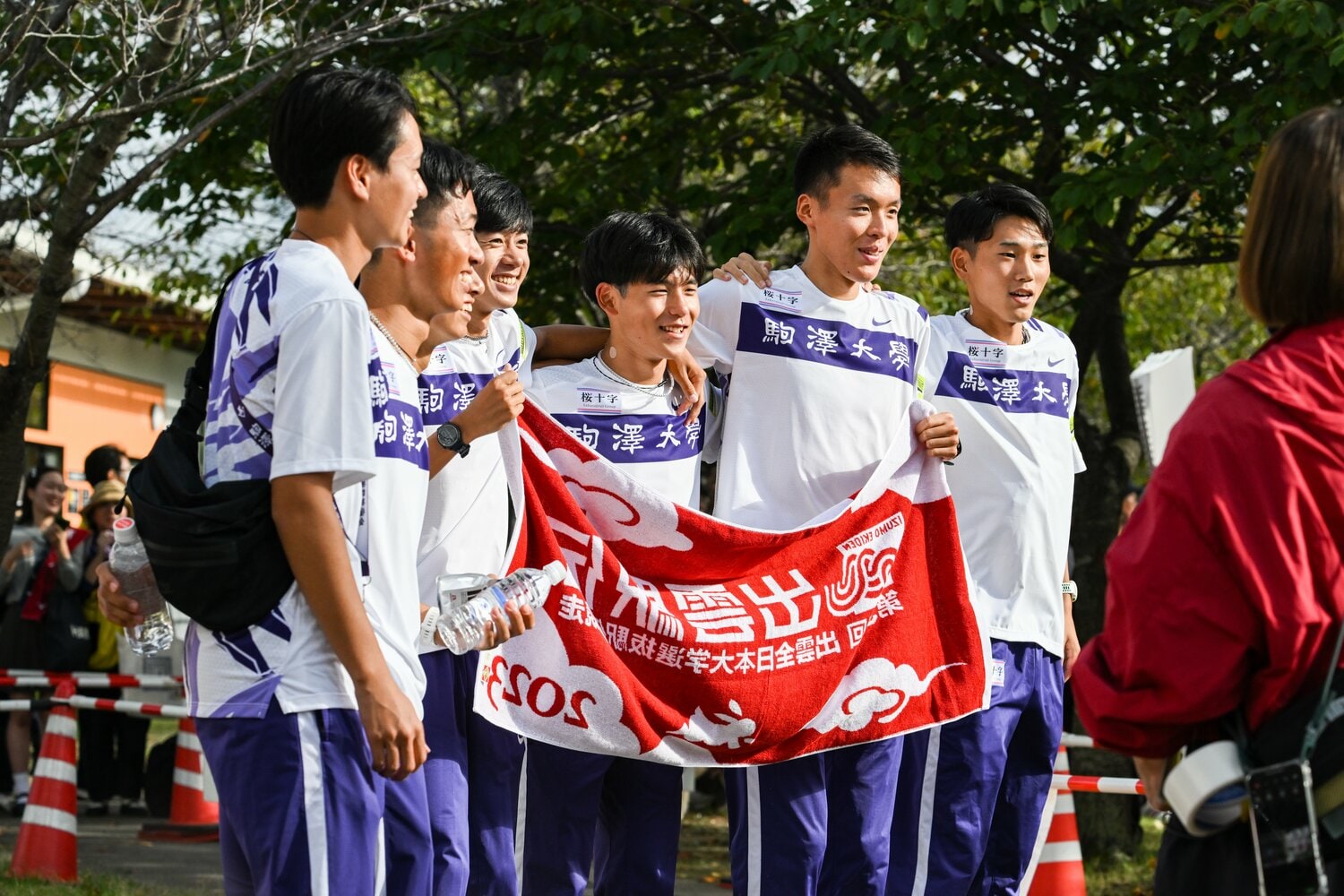 篠原（一番右）と佐藤（右から2番目）　©Nanae Suzuki