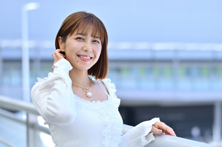 夫は広島カープ3連覇の名将、長女は声優に…元アイドル・緒方かな子52歳の“子育て3人時代”「家族会議を開いて…」“言葉が少ない”緒方孝市を心配<Number Web> photograph by Hideki Sugiyama