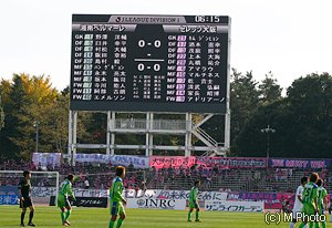 昨季、ホーム最終試合で平塚競技場の大型ビジョンがお披露目された
