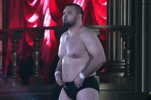 ウルフアロンはなぜ“厳しいプロレスファン”に認められたのか？「かつては“他競技の大物”にブーイング」「じつは受けで魅せた」異例デビュー戦の価値