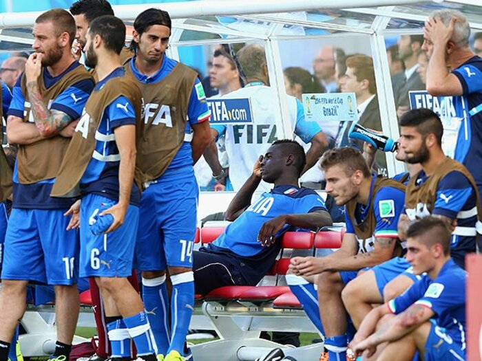 イタリア、ウルグアイにやぶれGL敗退。真っ向勝負を壊したレッドと“凶行”。＜Number Web＞ photograph by Getty Images