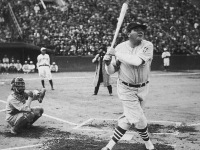 あのベーブ・ルース“日本での伝説”「予告ホームランで場外の建物を壊した」「雨でも傘を片手にプレー」日本野球が米国に全然勝てなかったころ＜Number Web＞ photograph by Getty Images