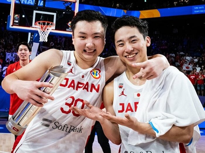 河村勇輝は“大学中退→プロ”、「NBA初の日本人シューターに」富永啓生、「渡米を反対された」渡邊雄太…バスケ日本代表“学生時の決断”＜Number Web＞ photograph by FIBA