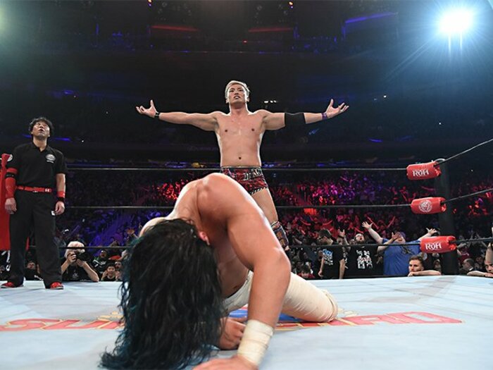 新日本MSG大会に現地ファン総立ち。オカダの姿がホーガンとダブった！＜Number Web＞ photograph by NEW JAPAN PRO-WRESTLING