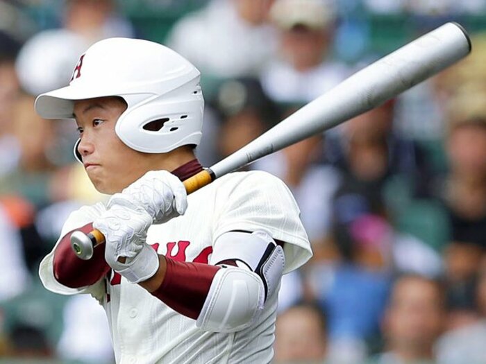“魔球ナックルカーブ”破れたり!最低打率校・秋田商の待球作戦。<Number Web> photograph by Kyodo News