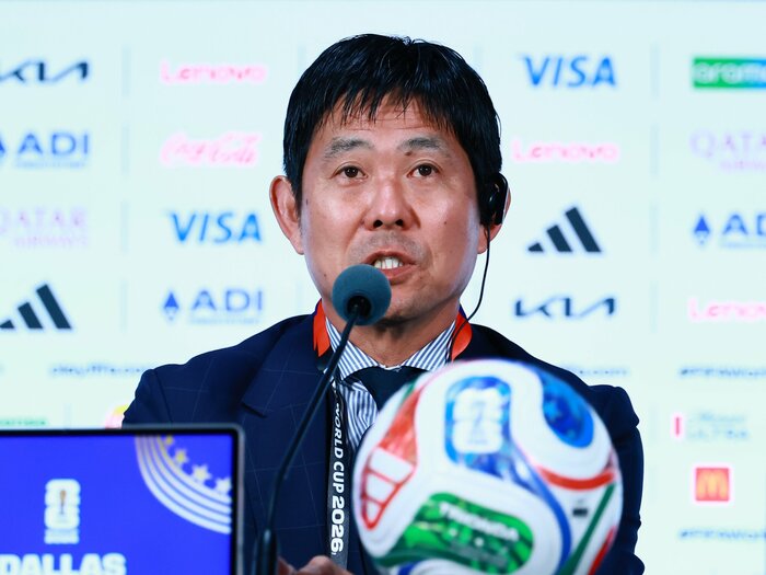 「モリヤス監督がサプライズ発言」オランダ人記者が拍手した…森保一監督“異例の発言”に海外では「日本人には“オン（恩）”という気持ちがある」の声＜Number Web＞ photograph by JFA / AFLO