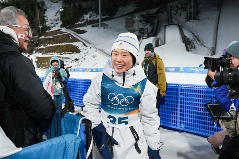 ミラノ五輪LHは14位。笑顔で会場を後にする伊藤　©Tsutomu Kishimoto／JMPA